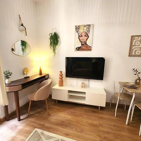Апартаменты Hypercentre - 3min Des Arenes - Deco Scandinave